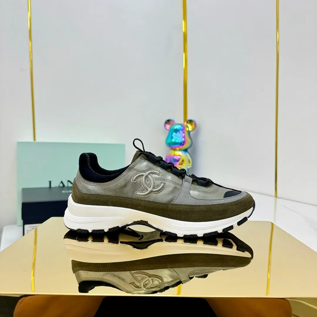 👟👟Ex-factory price 600👟👟High quality! ! ! CHANEL Chanel 25A latest thick-soled casual sports shoes. The counter is synchronized. The counter is very popular. It is a shoe that is very difficult to buy. The most popular thick-soled casual shoes on the Internet. As you can imagine, the most popular thick-soled casual shoes can not be missed. It has both good looks and comfort. Simple and versatile. The thick sole increases the height and is super versatile. Whoever wears it will look better. Upper: cowhide stitching. Lining: breathable mesh. Outsole: TPU original outsole. Size: 35-41 👉
